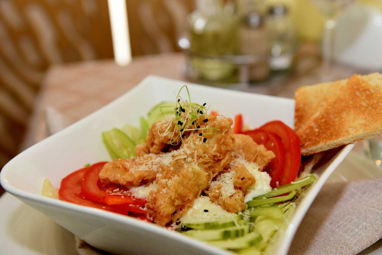 Salata de pui crocant