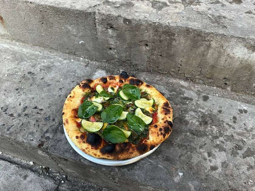 Pizza з печеним баклажаном та печерицями