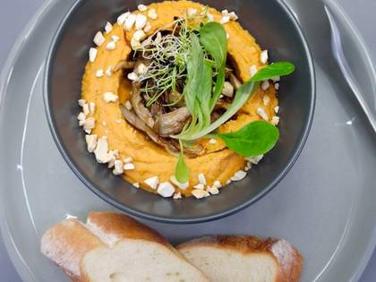 Hummus with Mushrooms and Toasts