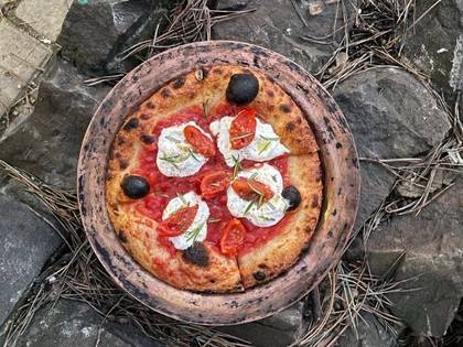 Pizza with stratchatella, sun-dried tomatoes and rosemary
