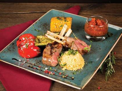 Lamb curry with spicy vegetable-tomato sauce