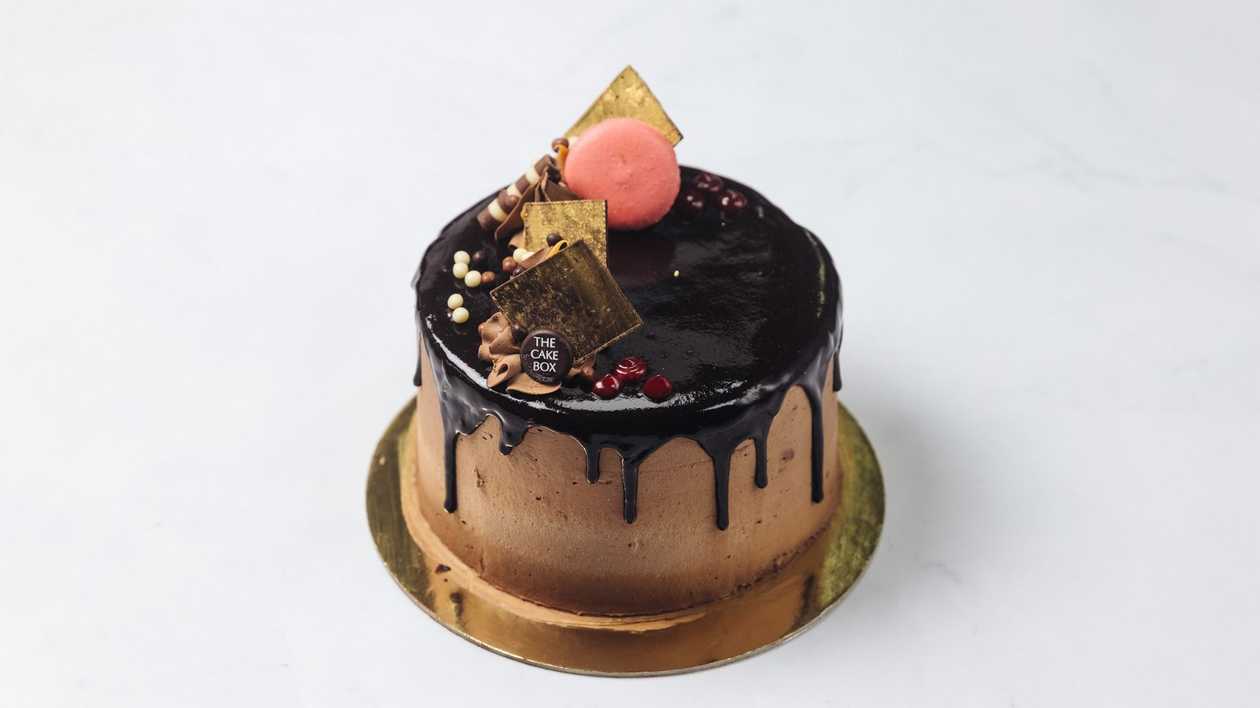 Chocolate Dripping Cake 16cm