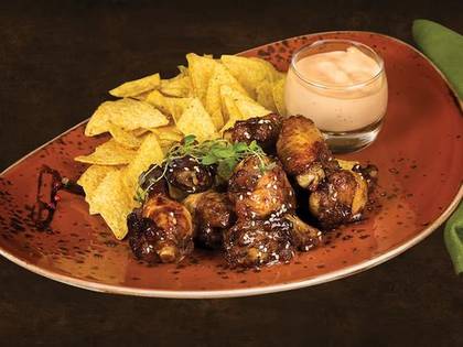 Chicken wings with garlic sauce