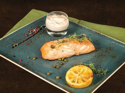 Grilled salmon steak with tartar sauce