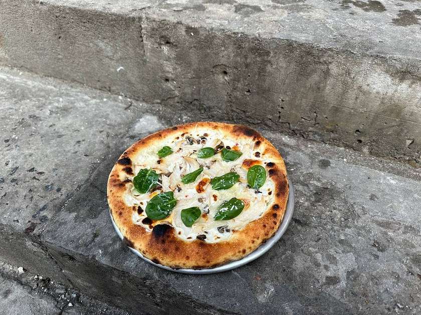 Pizza вершкова курка з печерицями та шпинатом