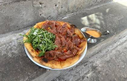 (33 см)Pizza з пармою, рукколою та Сицилійською моцарелою