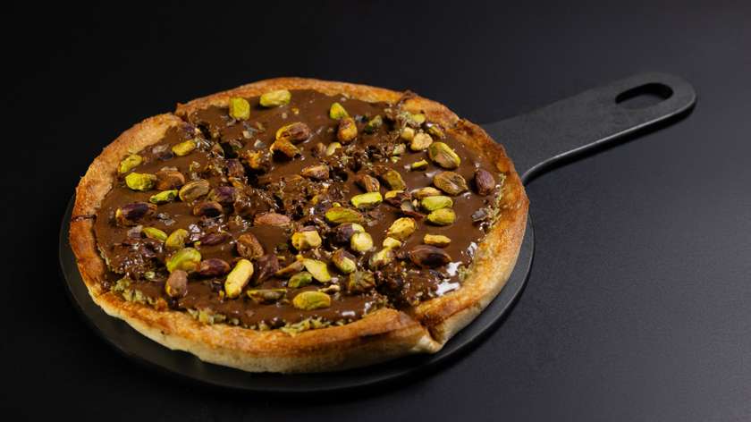 Dubai Chocolate Pizza 4 Slice