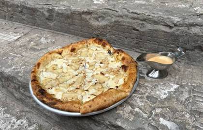 (33 см) Pizza з карамелізованою грушою та гаргонзолкою