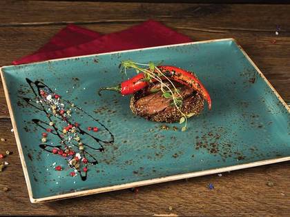 Pepper steak with pepper sauce