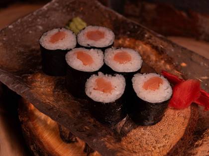 Salmon Maki Roll