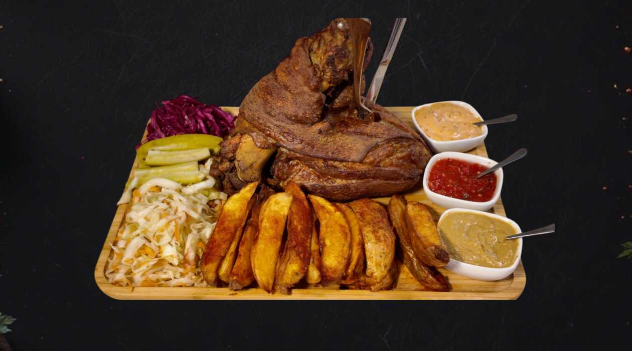 Pork knuckle/ Shin roasted in beer 2,7 kg (4-6  people)