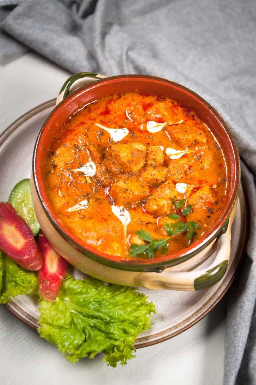 chicken handi white or red