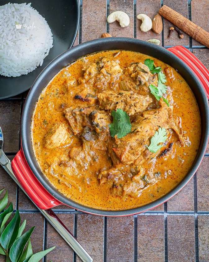 chicken korma white or red