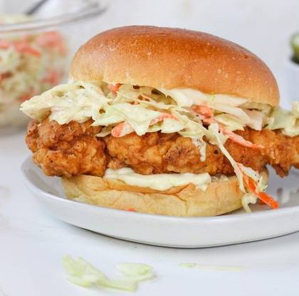 Sandwich Delly (380 gr) Cartofi 100g Bautura