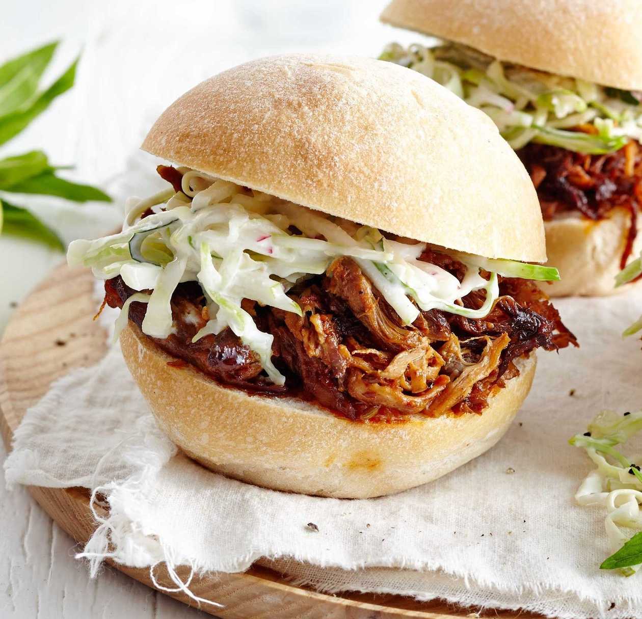 Sandwich Pulled Pork (370g) Cartofi 100g Bautura