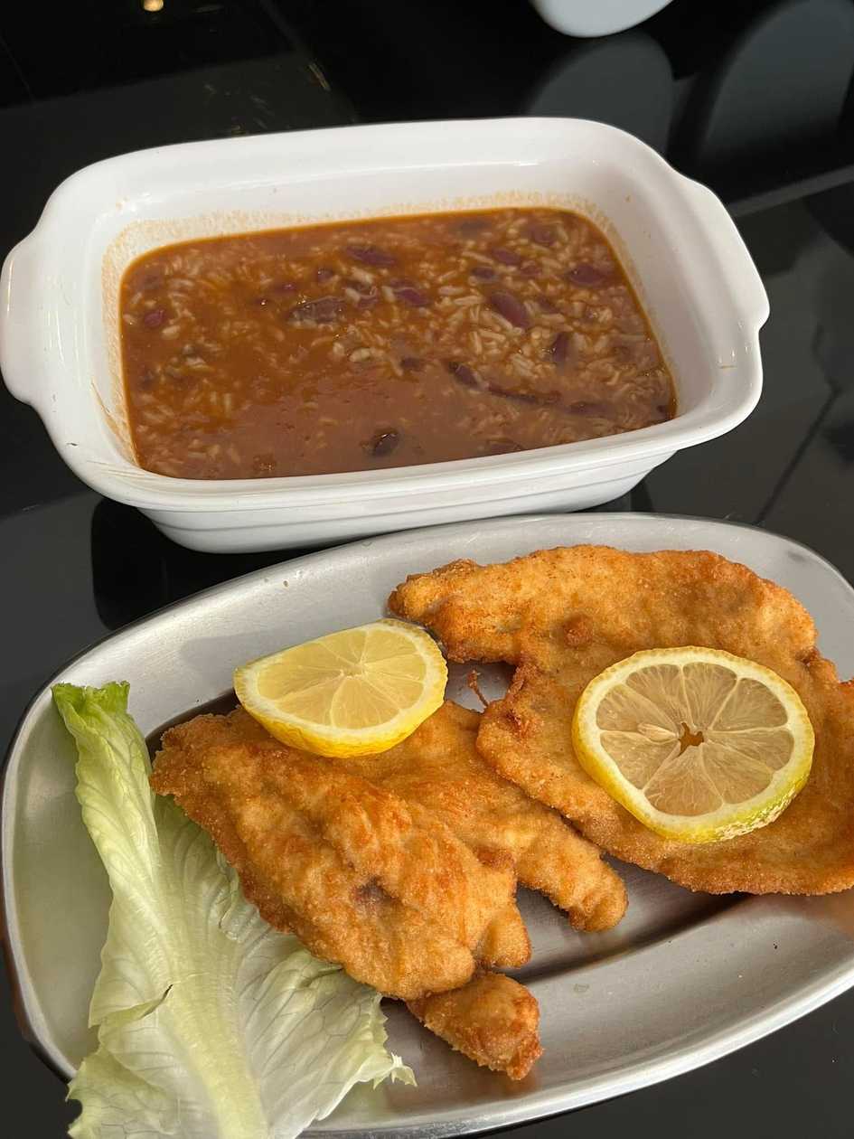 Breaded chicken with red bean rice