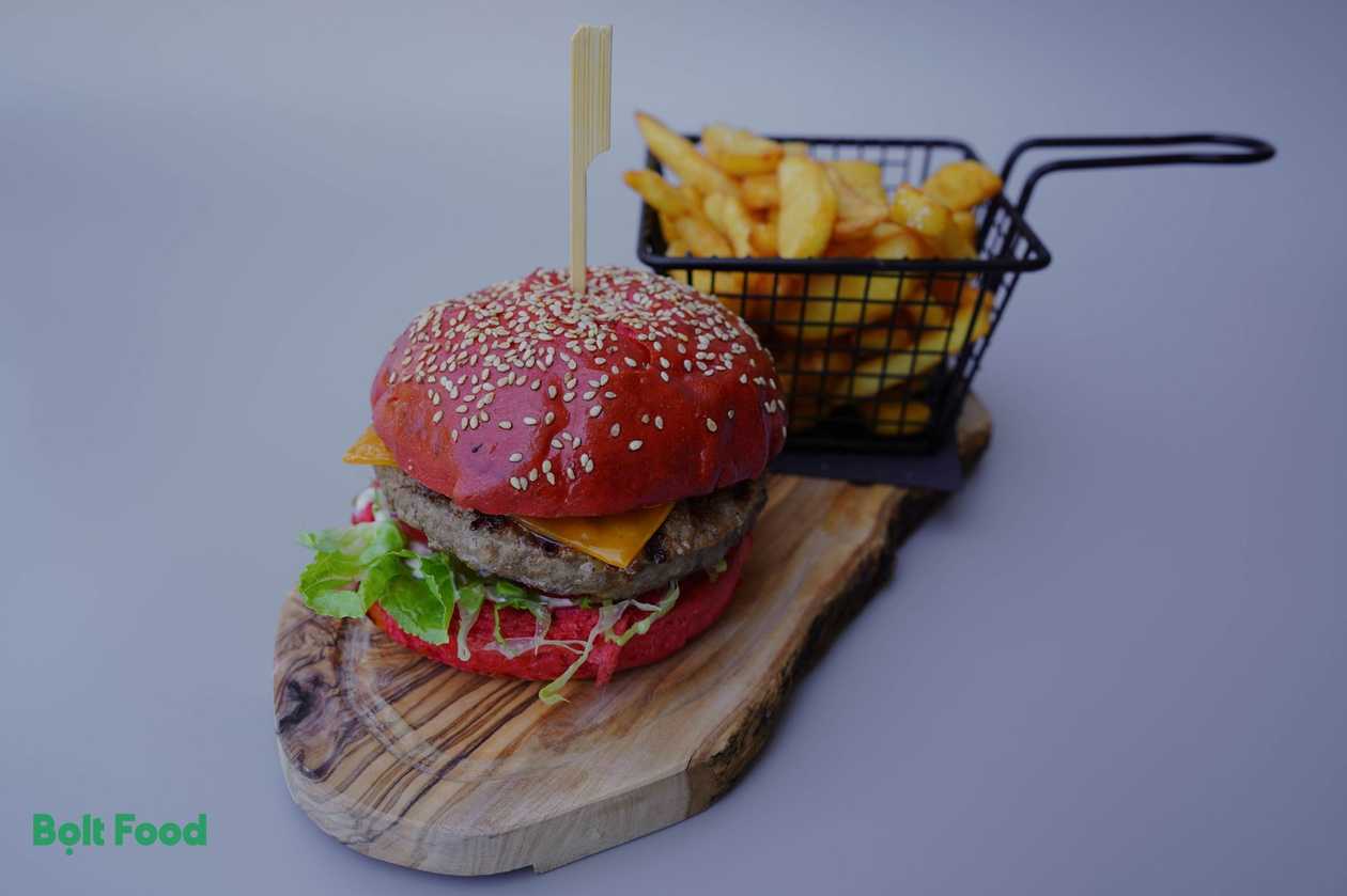 Beef burger with fries