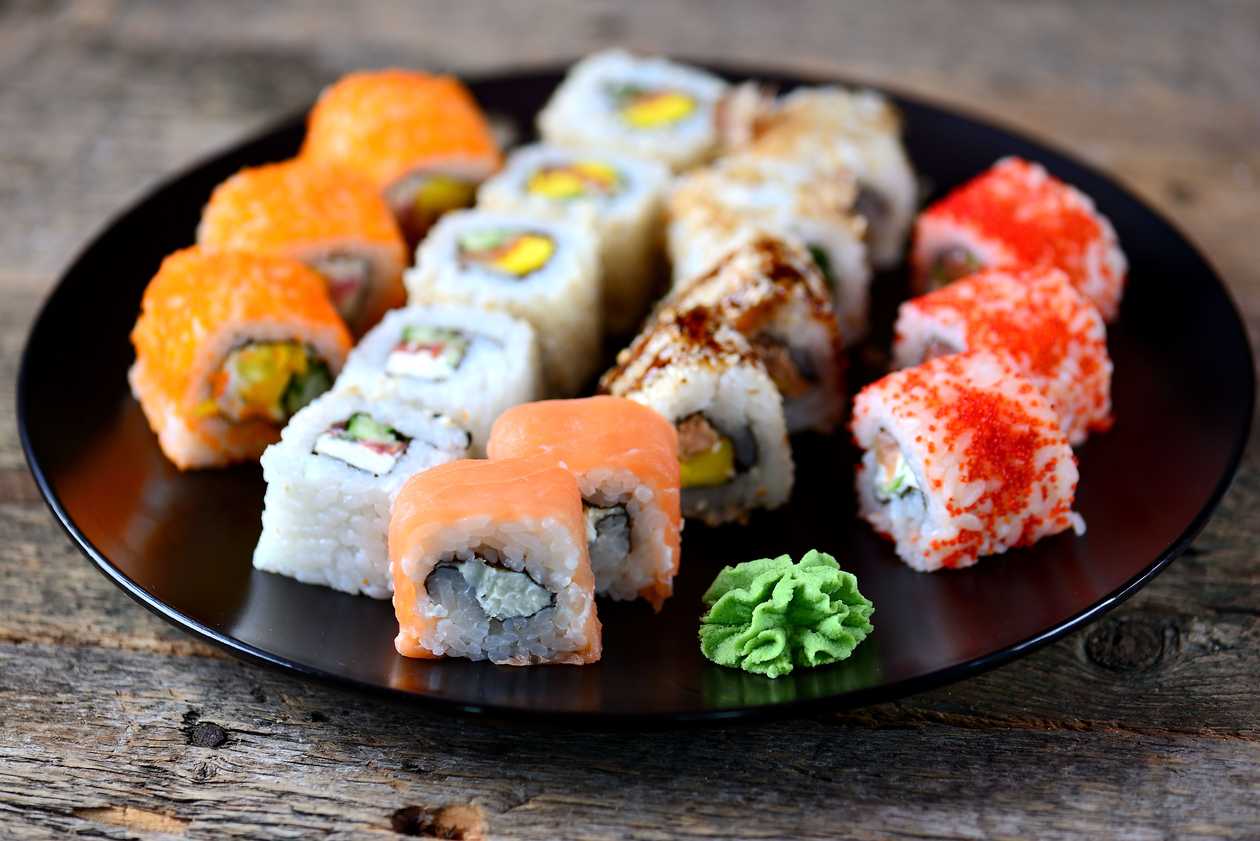 Cali Rolls obalené v kaviáru