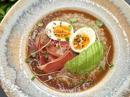 Oatmeal with prosciutto and avocado
