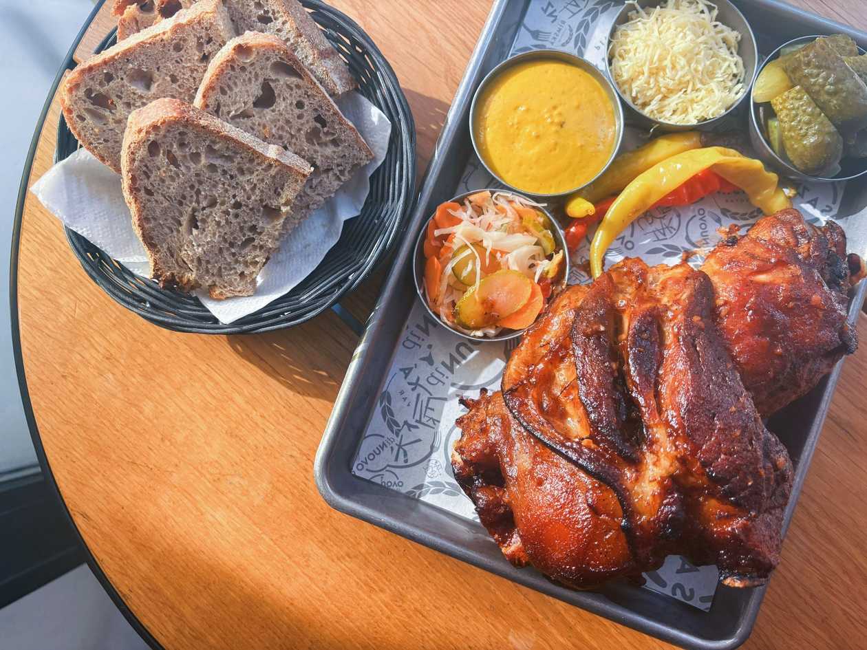 Pečené vepřové koleno (1 ks)