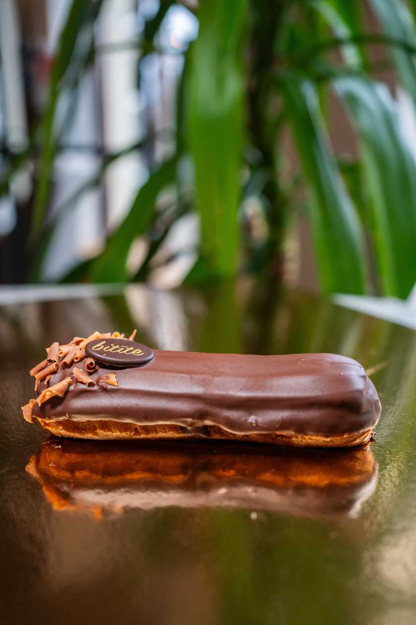 Caramel eclair