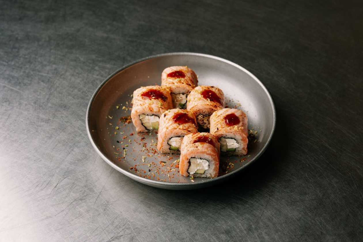 Seared Salmon Roll NEW