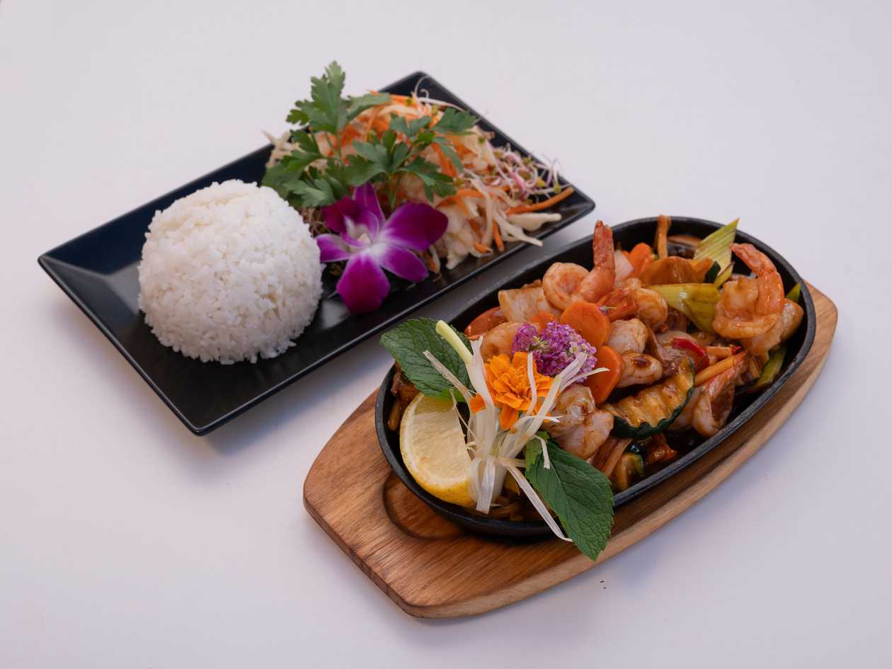 Shrimps in Spicy Sauce with Vegetables