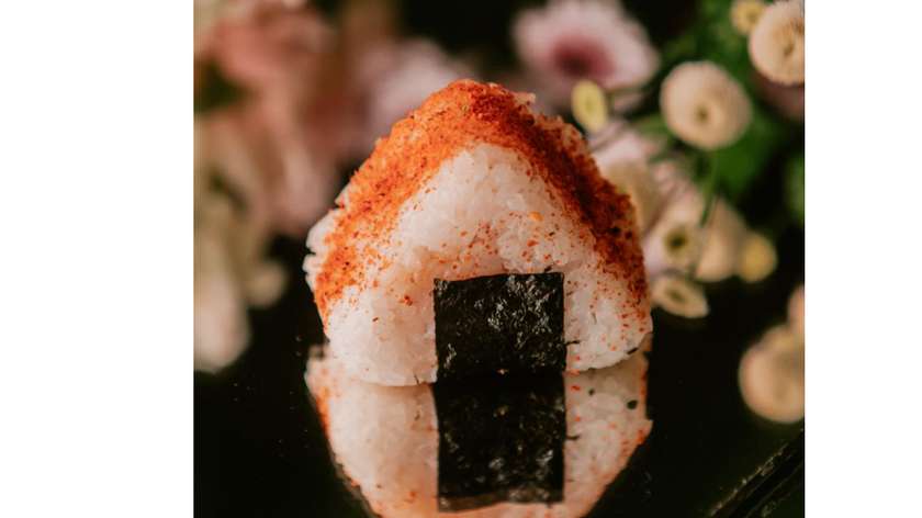 Onigiri tatar z łososia