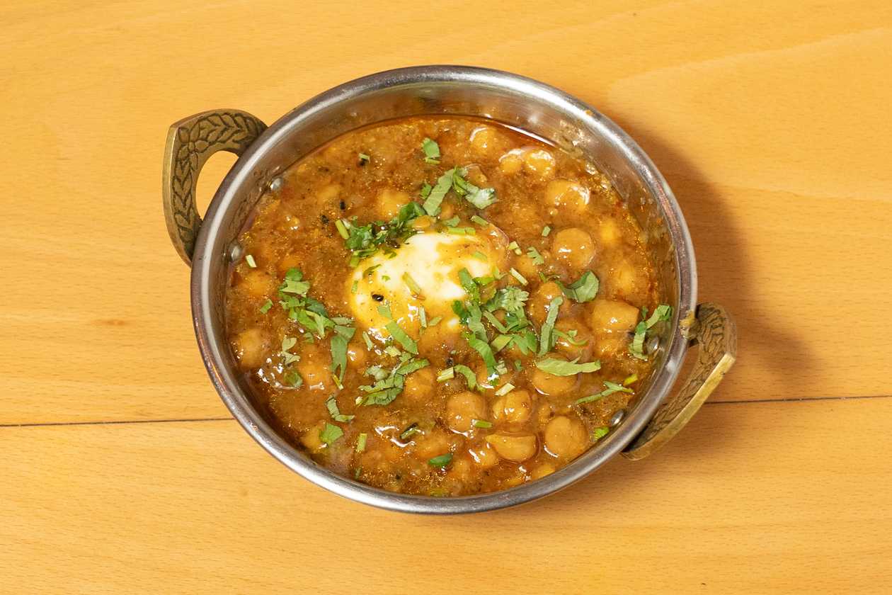 Lahori Chanay with Egg