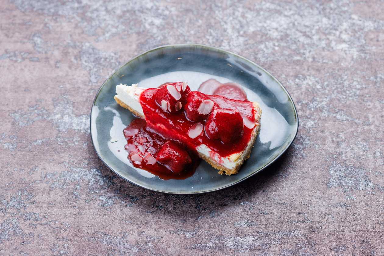Puhvet's cheesecake with strawberry sauce