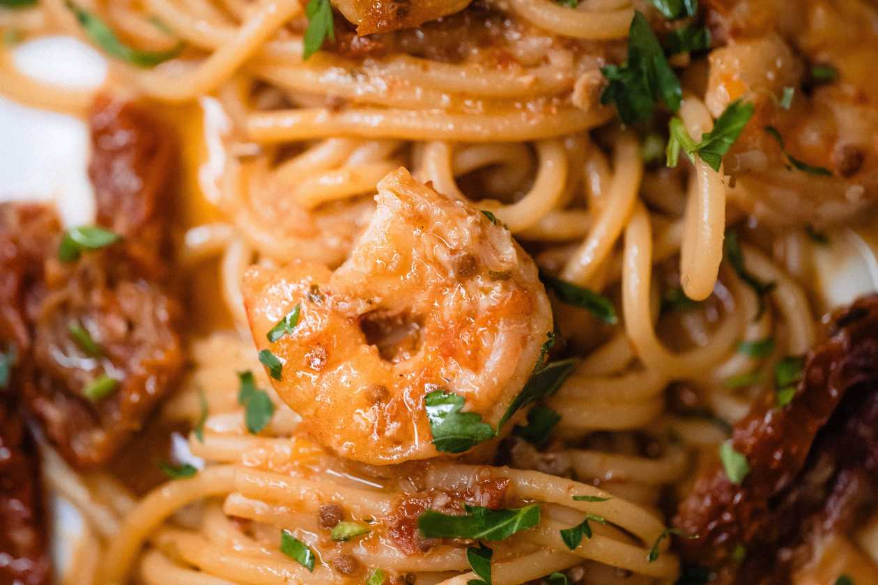 Spaghetti ai gamberi e pomodori secchi