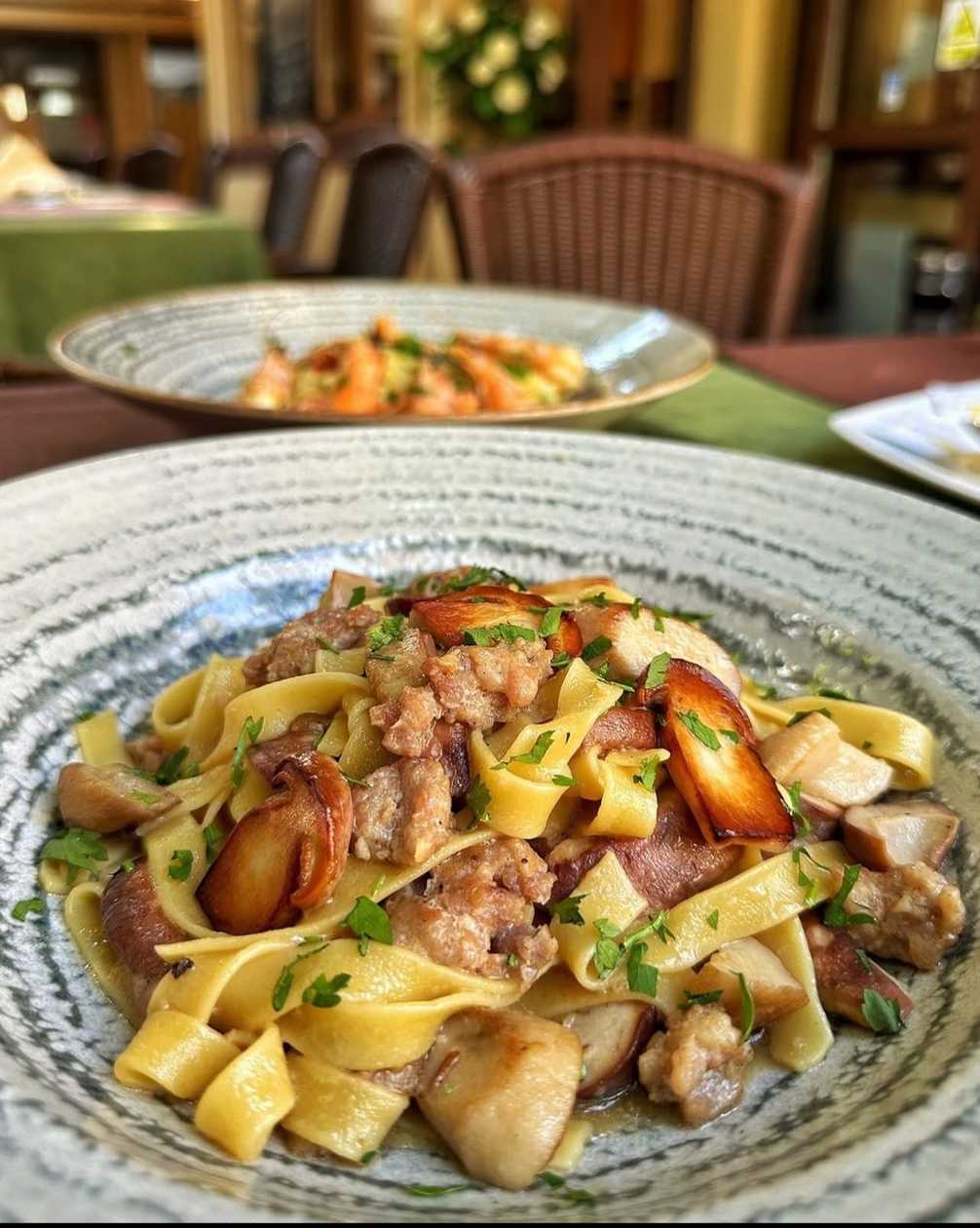 Tagliatelle salsiccia e funghi