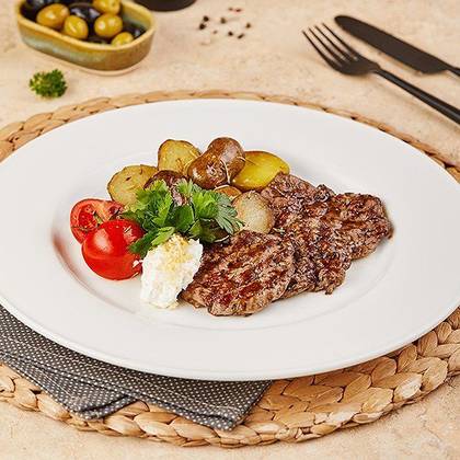 Meat mignons with baby potatoes