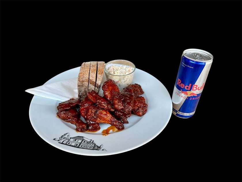 Kuřecí křídla BBQ + Coleslaw + Red Bull