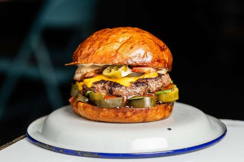 HOT MAMA CHEESEBURGER