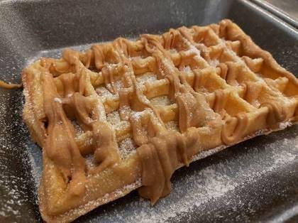 Crepe, Waffle ou Panquecas com Manteiga de Amendoim