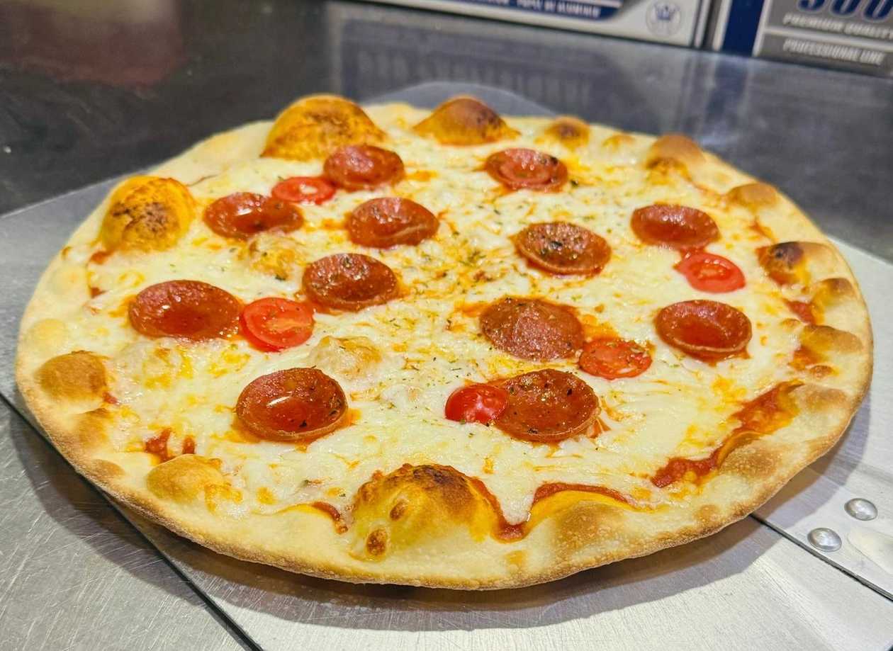 Pepperoni Pizza 30x30 (Halal Pepperoni)