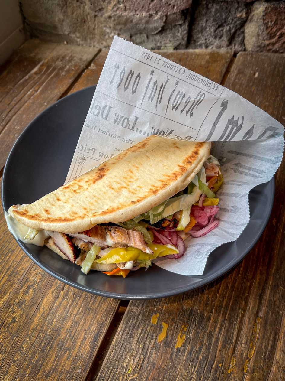 Pita tasku grillitud kanaga