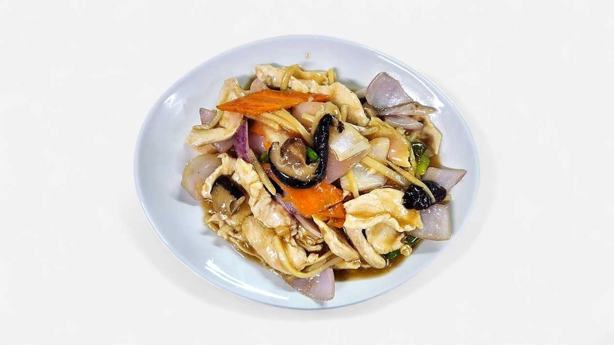 67. Chicken with Chinese Mushroom and Bamboo Shoots