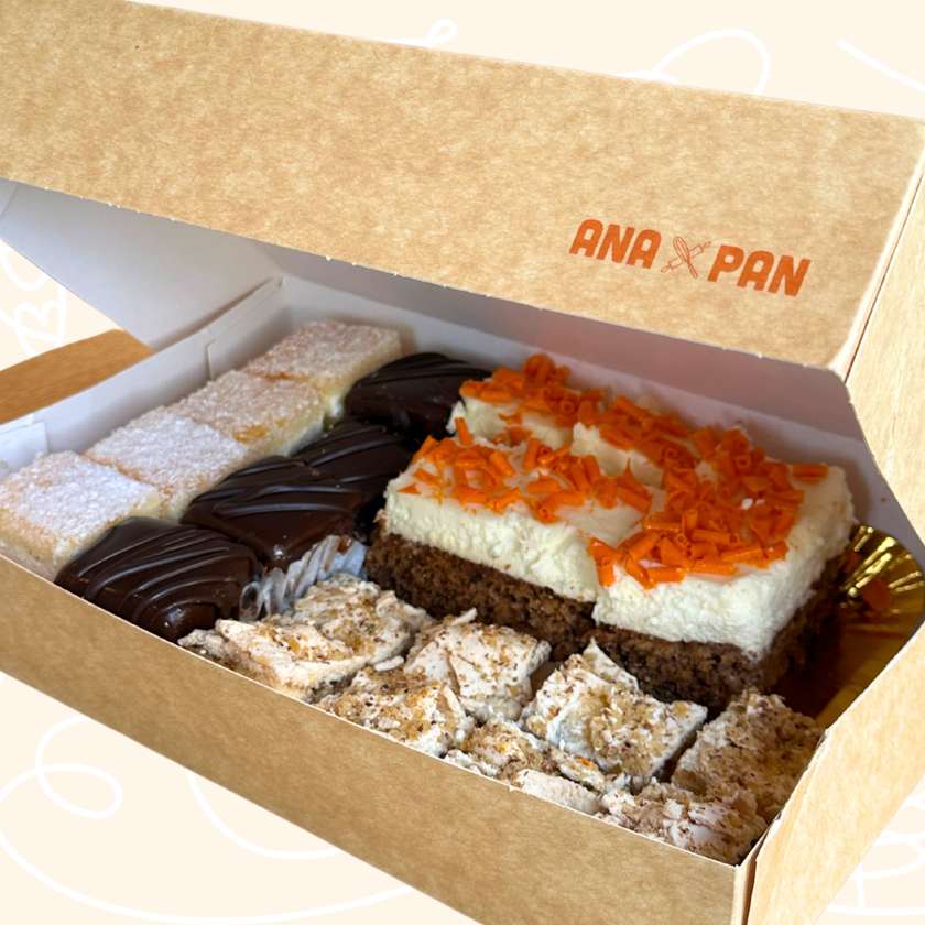 Platter for a table of 6 - plate of assorted minicakes