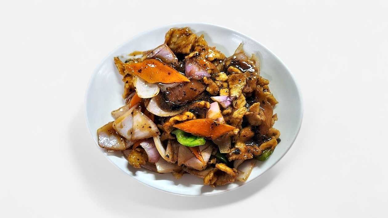 75. Sliced Pork with Green Pepper In Black Bean Sauce