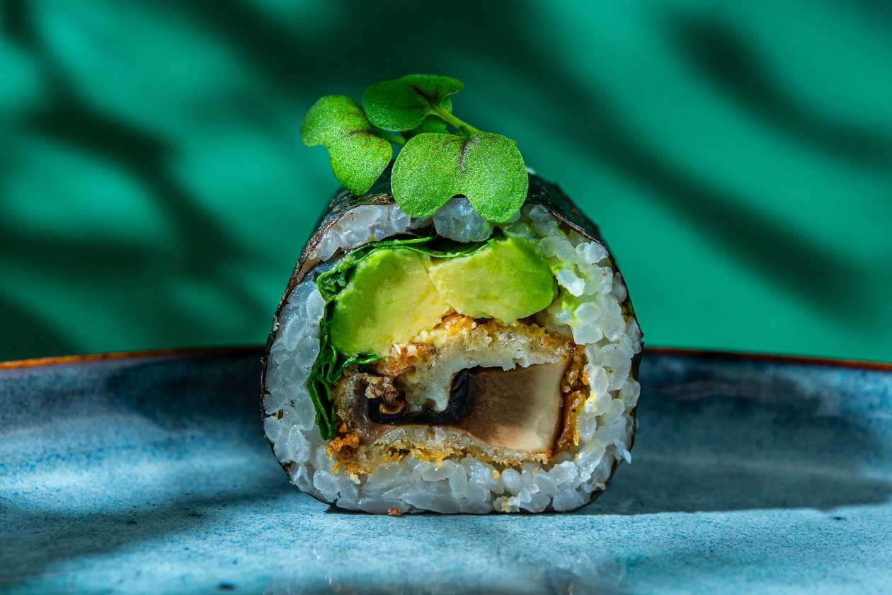 36. (Веган) Портобелло в темпуре, веганский трюфельный майонез, шпинат, авокадо