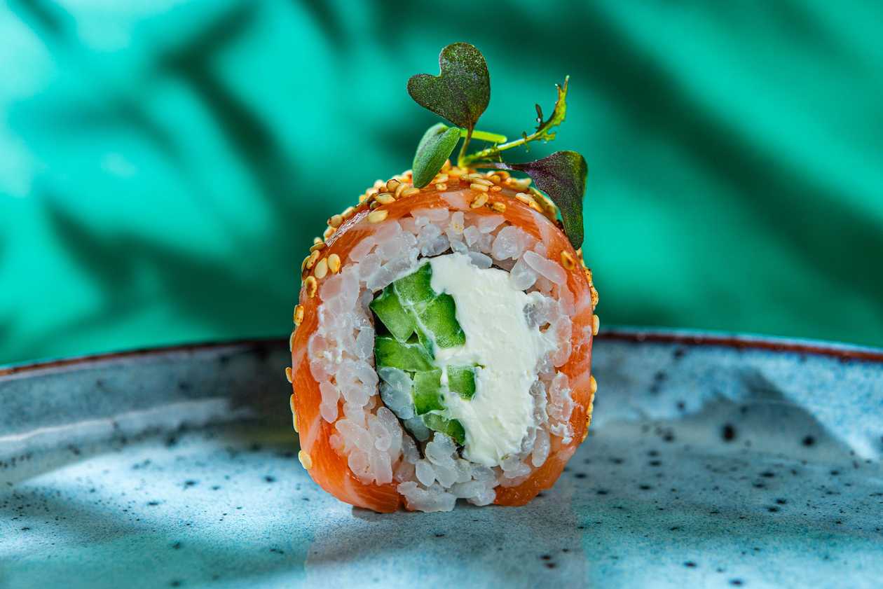 1. Лосось филадельфия, огурец