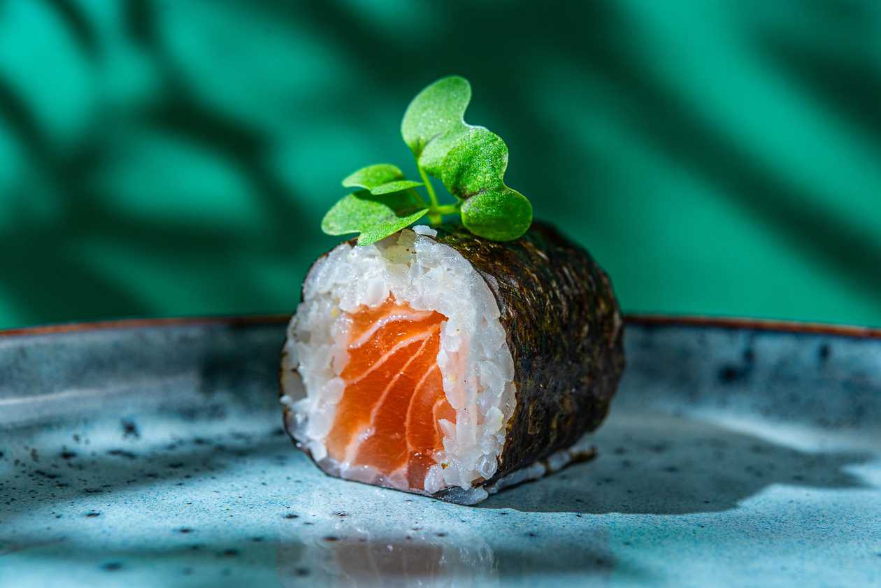 50. Хосомаки с лососем (6 шт.)