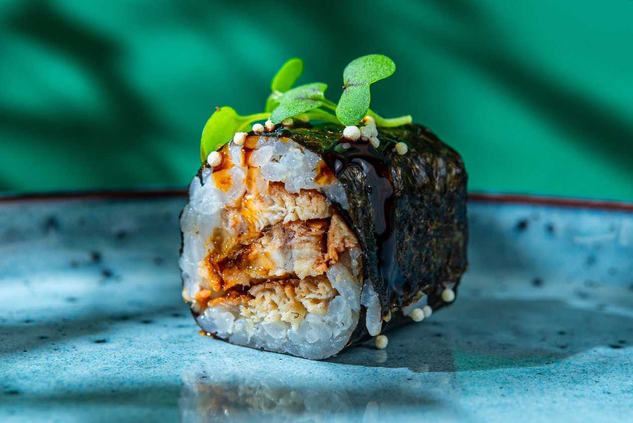 54. Хосомаки с угрем с соусом унаги (6 шт.)