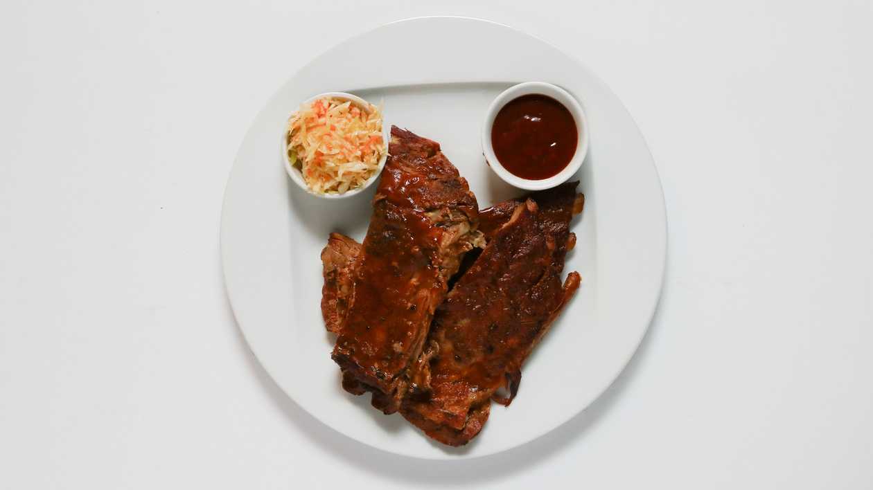 Saint louis spare ribs with BBQ salsa and homemade slaw 750g
