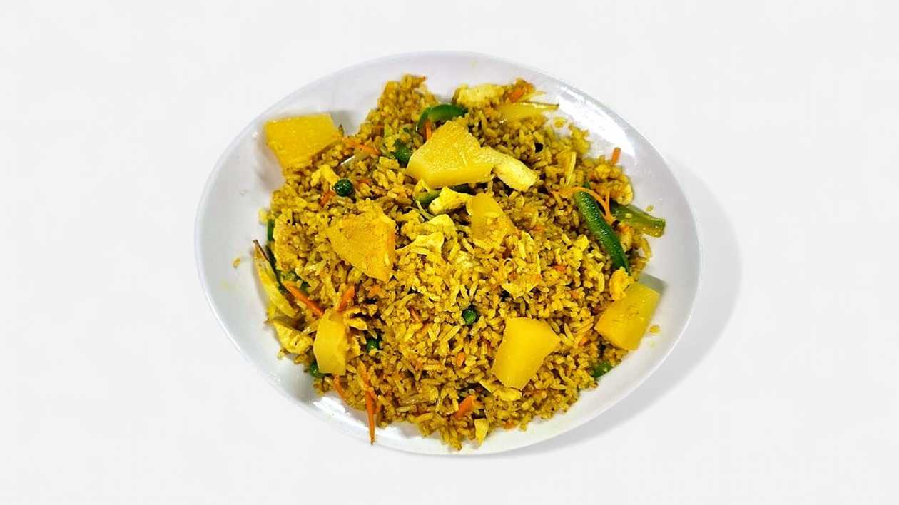 124. Curry Fried Rice with Chicken Pineapple