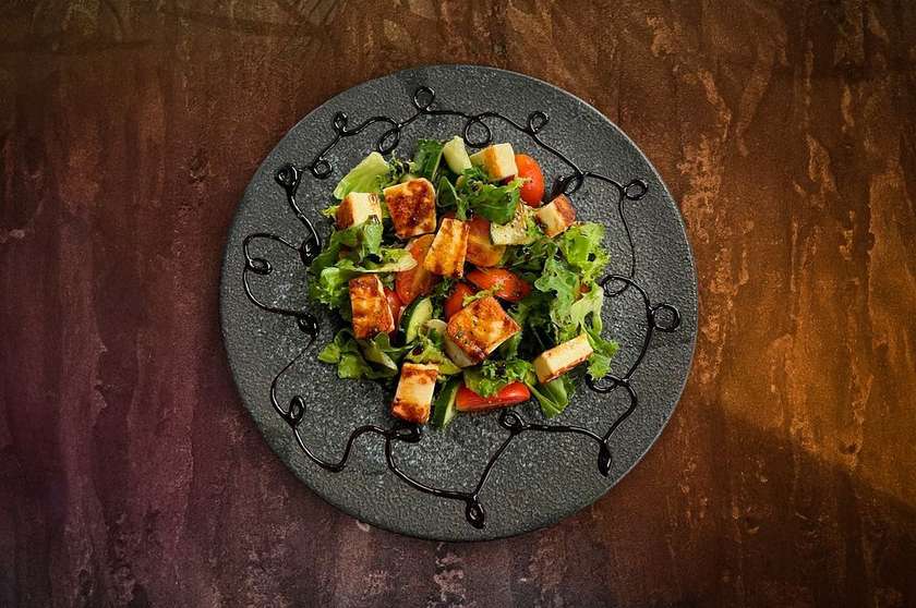 HALLOUMI SALAD