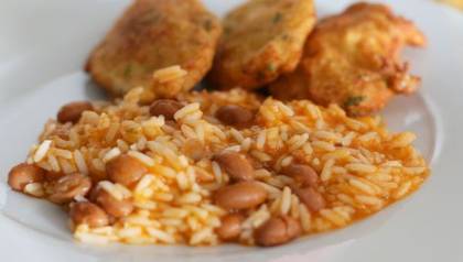 1/2 Pataniscas de Bacalhau com Arroz de Feijão
