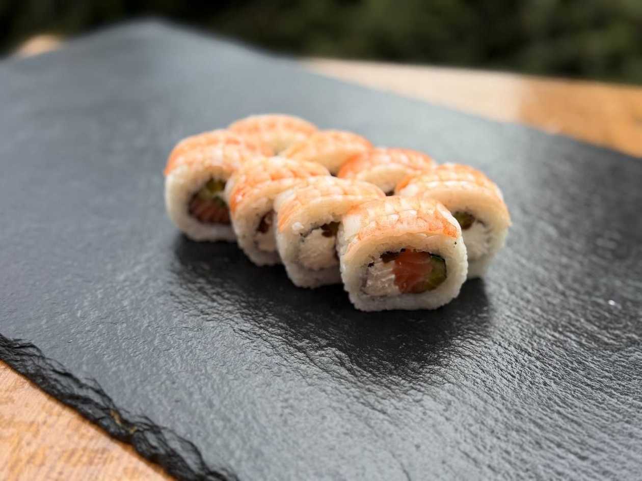 California Ebi Gold z Łososiem (Gotowana Krewetka)